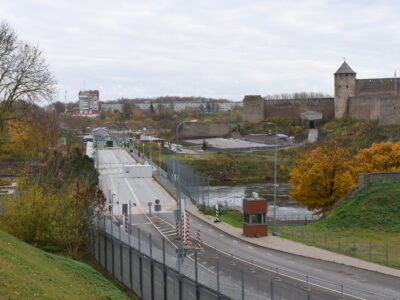 The Estonia-Russia border crossing today between Narva and Ivangorod: no cross-border vehicles are allowed. The border was closed for automobile traffic in February 2024 by Russian authorities with the pretext of reconstruction works on the Russian side.