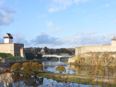 The classical view of the Narva-Ivangorod border crossing: the bridge and two castles facing each other. The Narva’s Hermann Castle was built at the beginning of 14th century by the Danish rulers, later sold to the Teutonic Order that completed it in response to the establishment of the Ivangorod Fortress across the river by Ivan III of Russia in 1492.